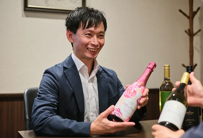 スタッフが商品を提案する様子