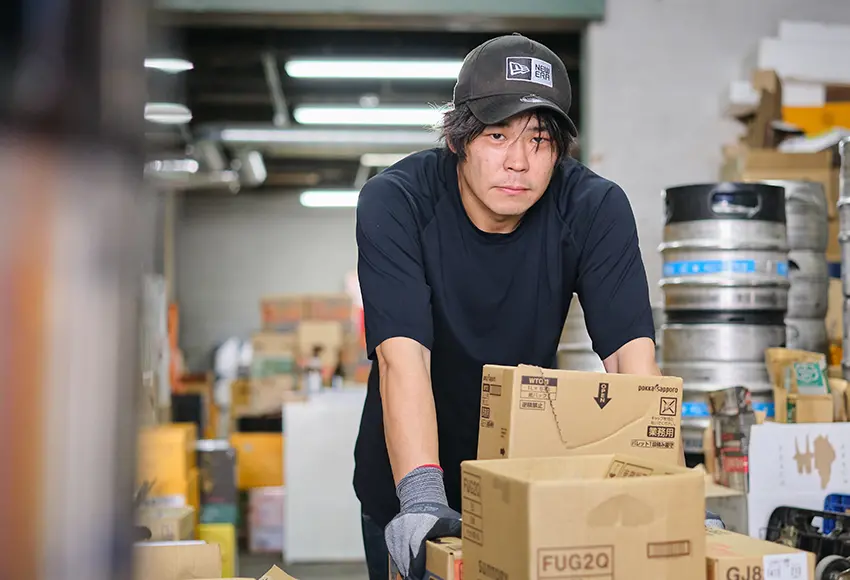 商品を運ぶ様子